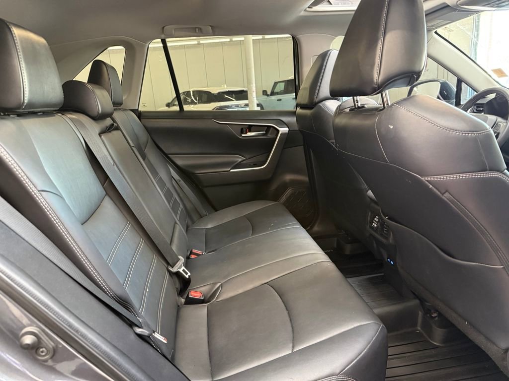 Used 2022 Toyota RAV4 XLE Premium image 19