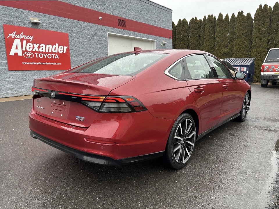 Used 2023 Honda Accord Touring image 3