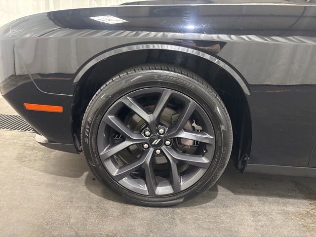 Used 2019 Dodge Challenger SXT w/ Blacktop Package image 7