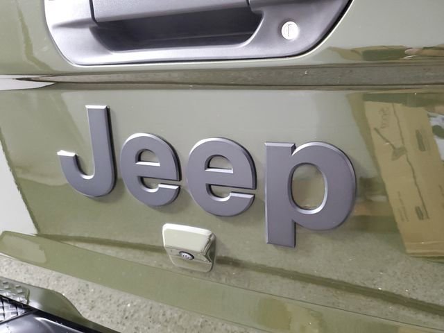 Used 2023 Jeep Gladiator Sport AWD/4WD image 6
