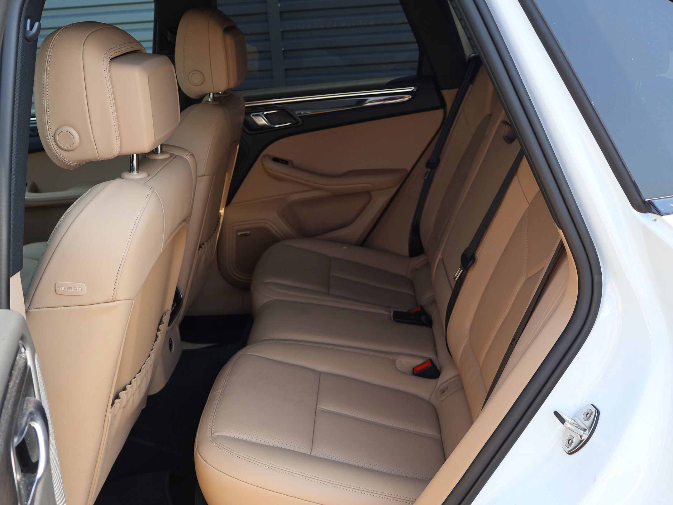 Certified 2026 Porsche Macan AWD/4WD image 54