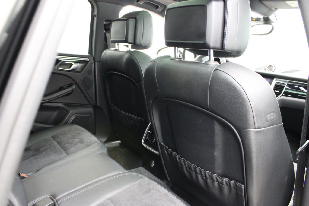 Used 2018 Porsche Macan AWD/4WD image 29