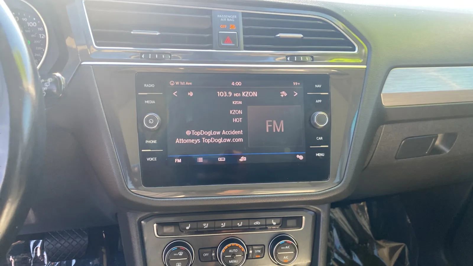 Used 2018 Volkswagen Tiguan SEL FWD image 24