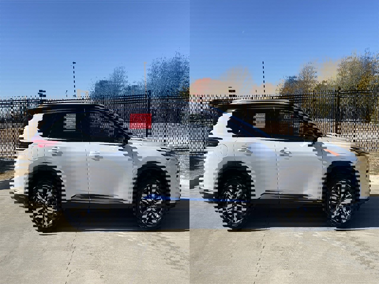 Certified 2025 Nissan Rogue SL image 3