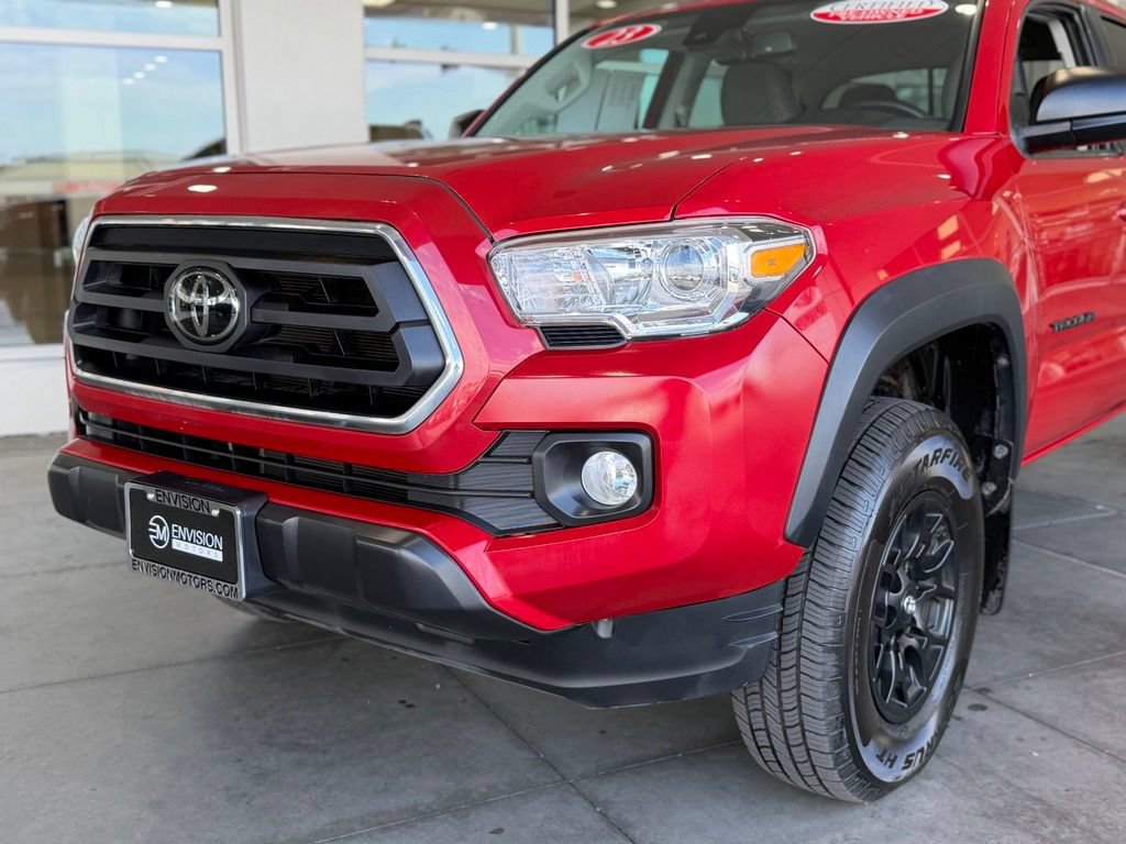 Certified 2023 Toyota Tacoma SR5 AWD/4WD image 3