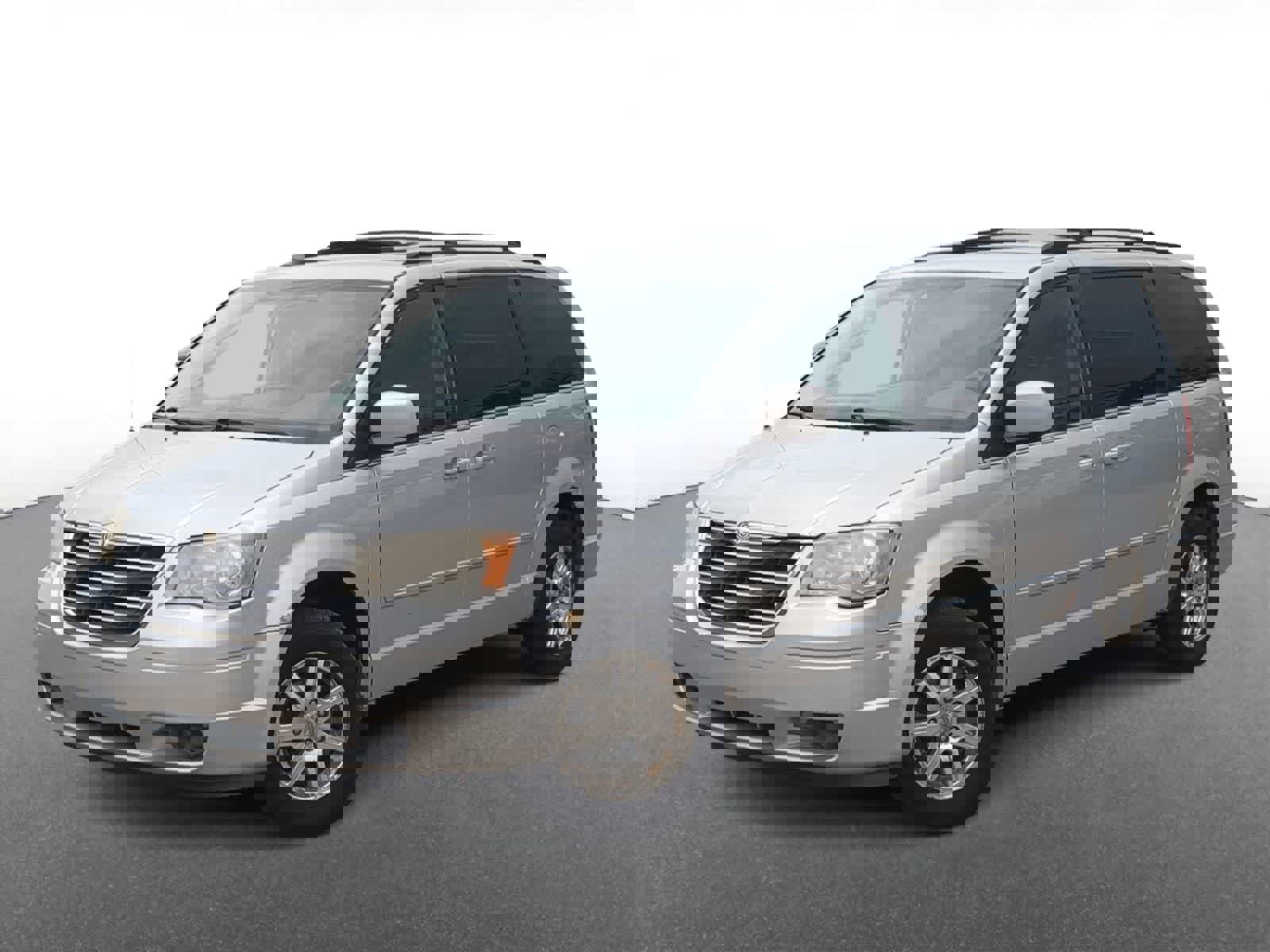 Used 2008 Chrysler Town & Country Touring image 1