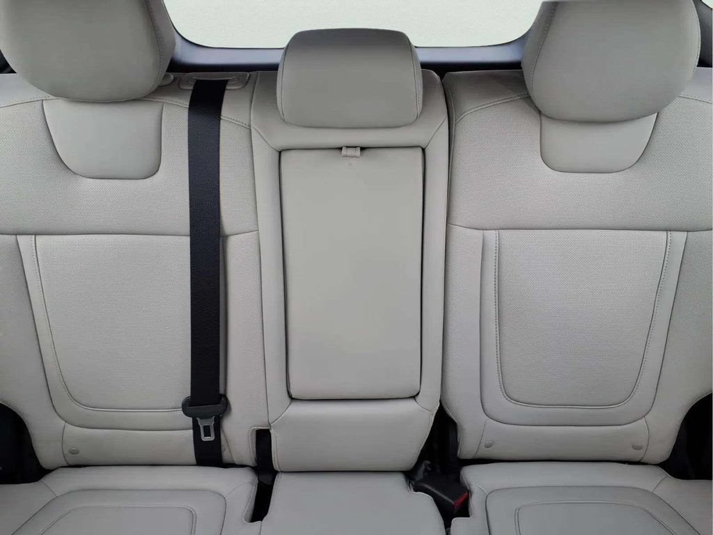 Used 2025 Hyundai Tucson SEL FWD image 17
