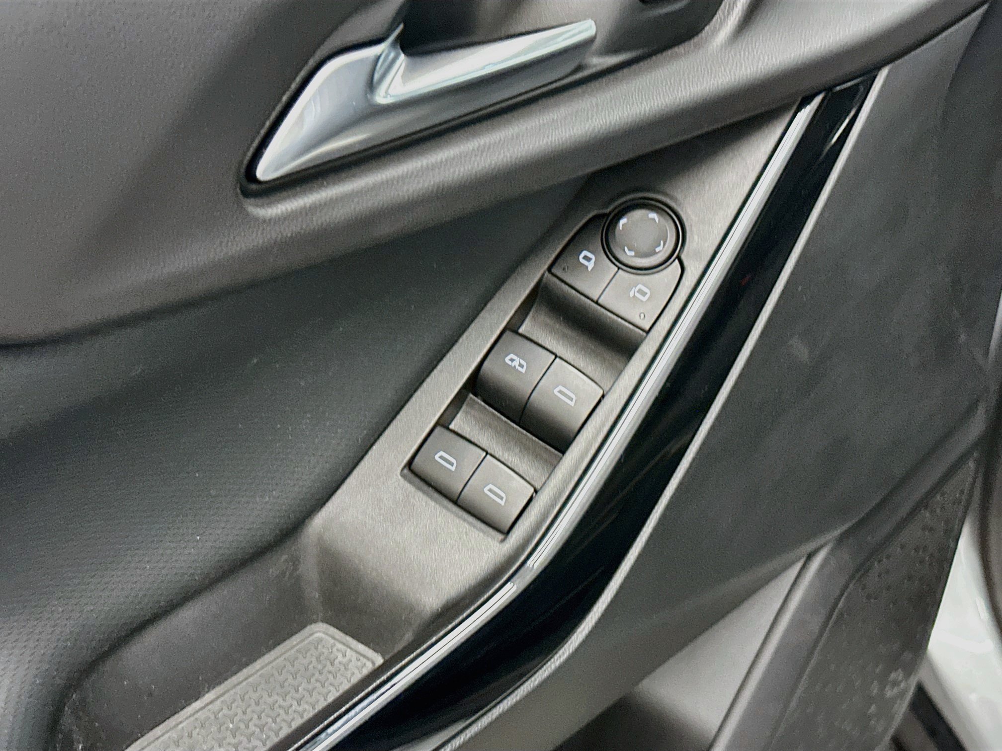 Used 2025 Chevrolet Equinox LT AWD/4WD image 15
