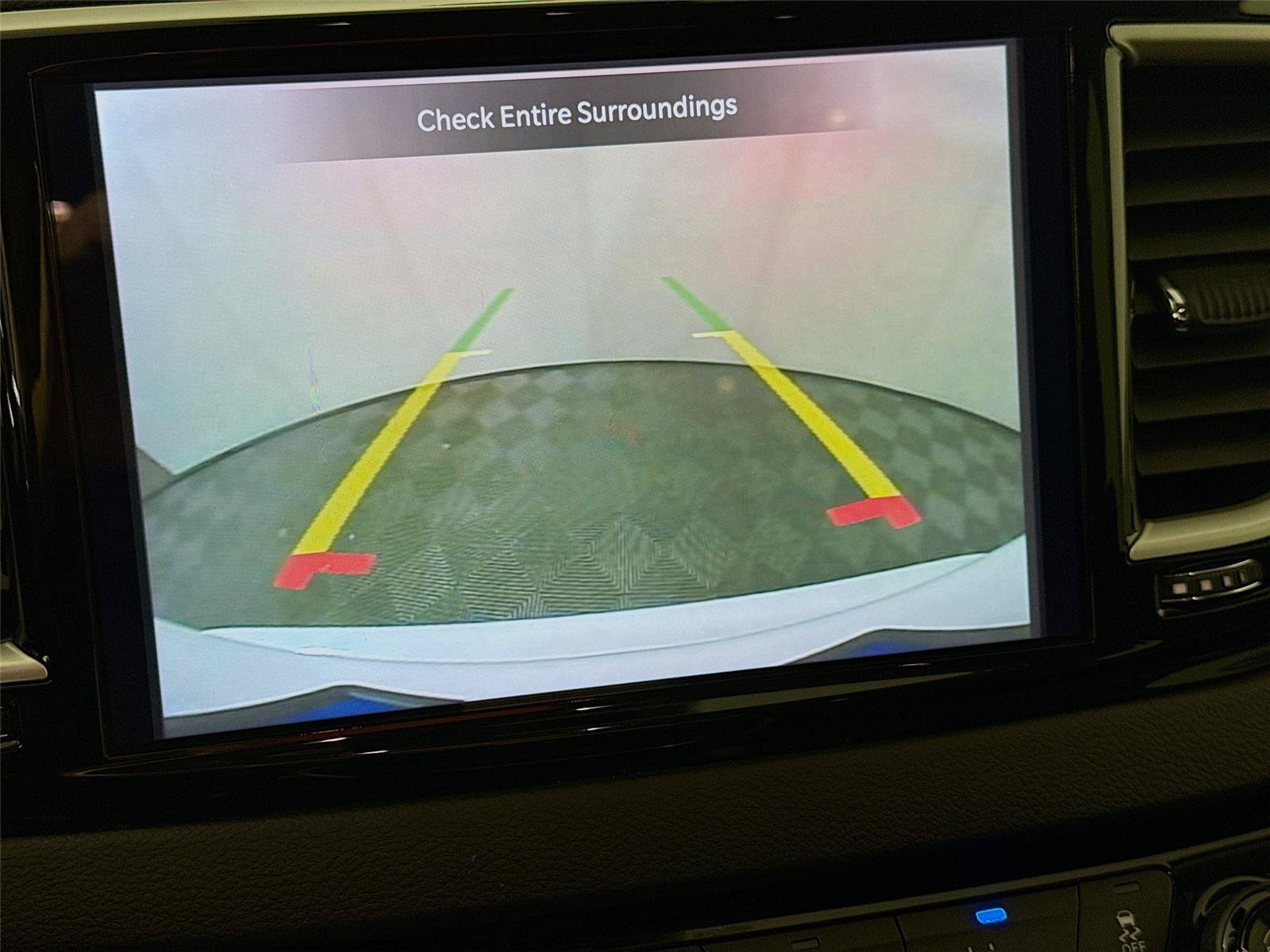 Used 2022 Chrysler Pacifica Touring-L FWD image 7