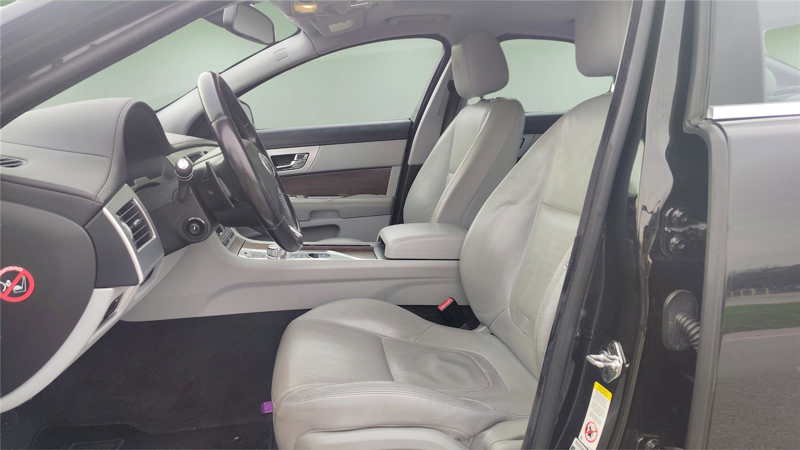 Used 2013 Jaguar XF 3.0 image 12