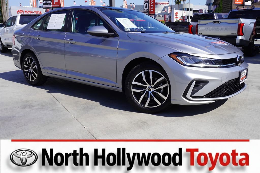 Used 2025 Volkswagen Jetta SE image 1