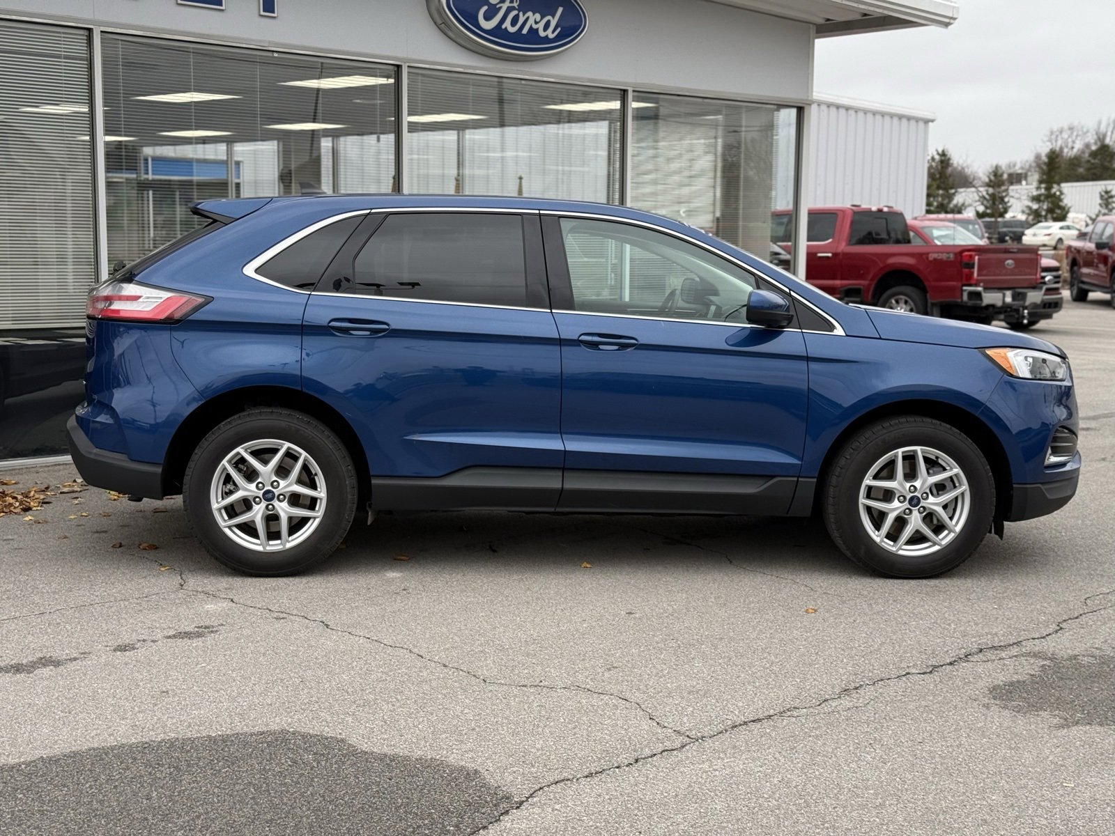 Used 2022 Ford Edge SEL image 6