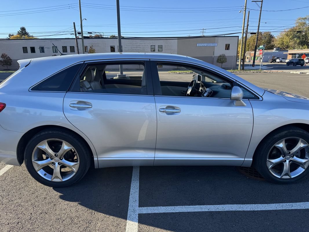 Used 2010 Toyota Venza AWD w/ Comfort Pkg image 8
