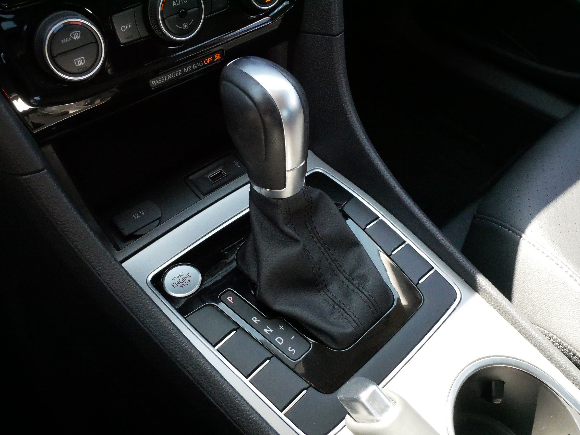 Certified 2020 Volkswagen Passat 2.0T R-Line FWD image 24
