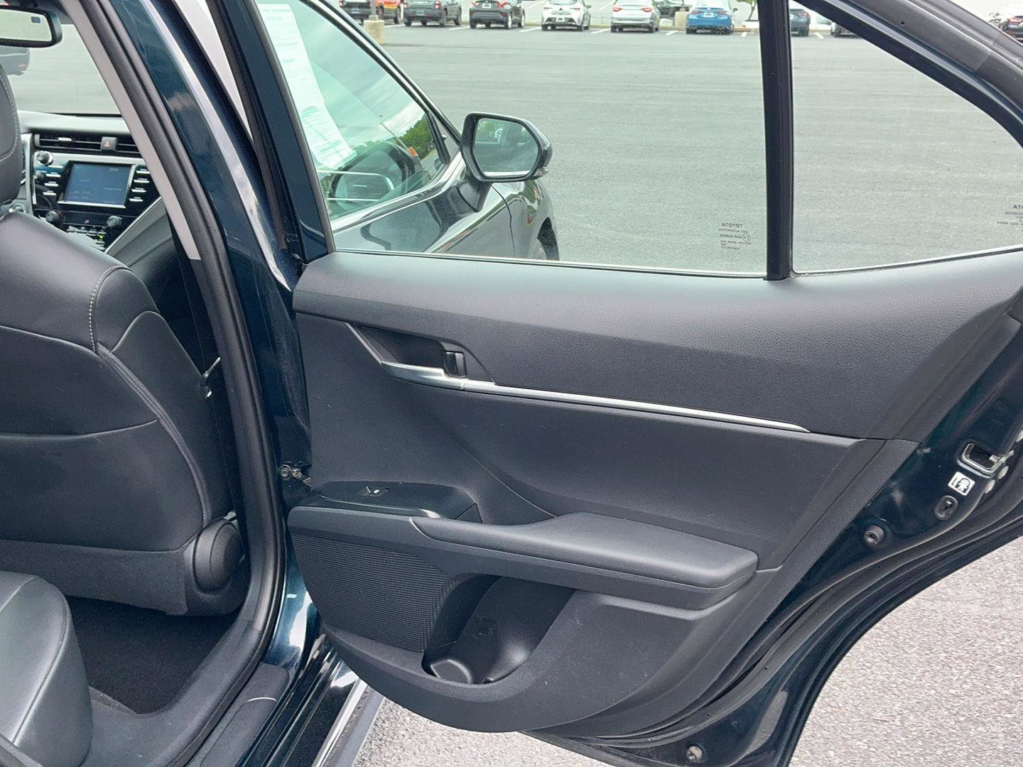 Used 2018 Toyota Camry SE w/ Moonroof Package FWD image 31