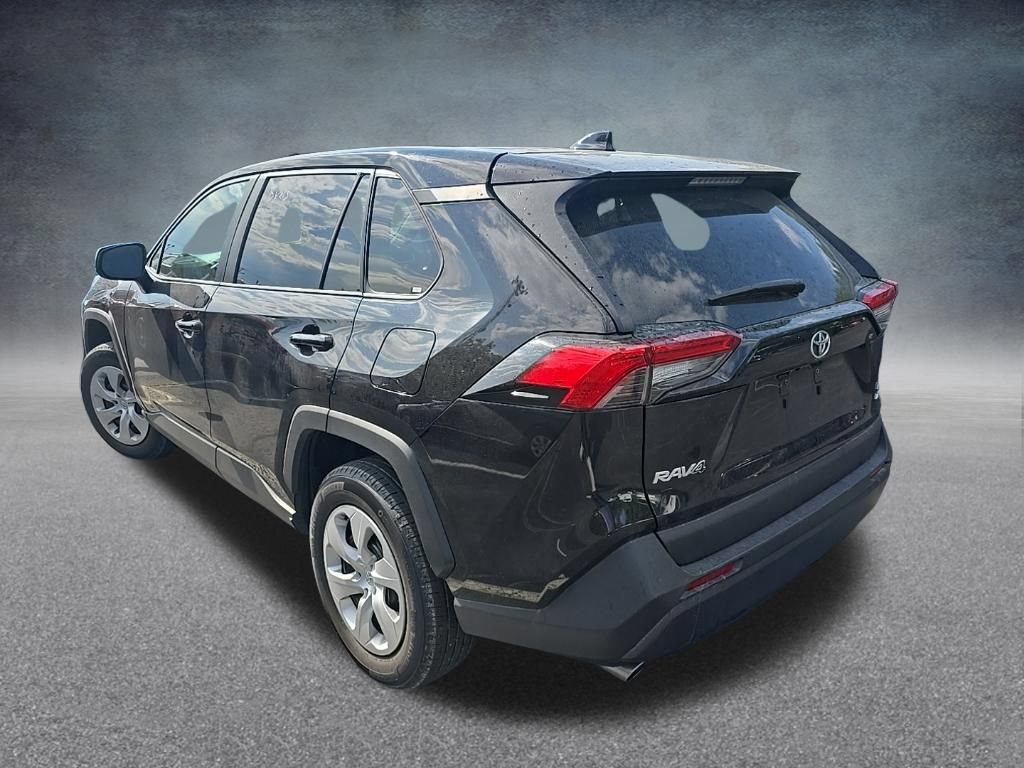 Used 2025 Toyota RAV4 LE AWD/4WD image 5