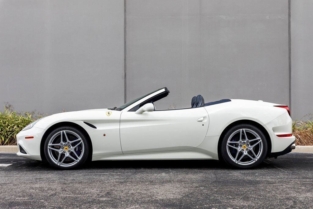 Used 2016 Ferrari California T image 2