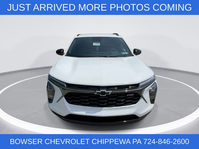 Certified 2025 Chevrolet Trax RS w/ Driver Confidence Package image 3