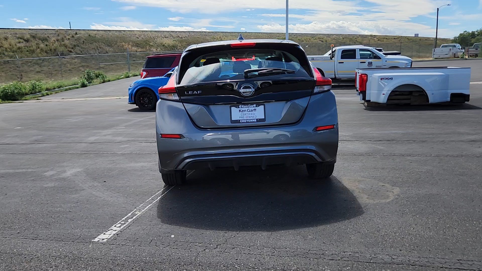 Used 2025 Nissan Leaf S FWD image 3