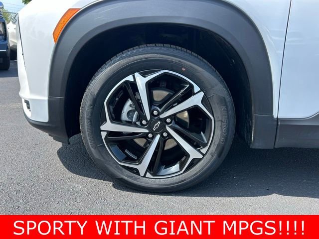 Used 2023 Chevrolet TrailBlazer RS w/ Sun and Liftgate Package image 9