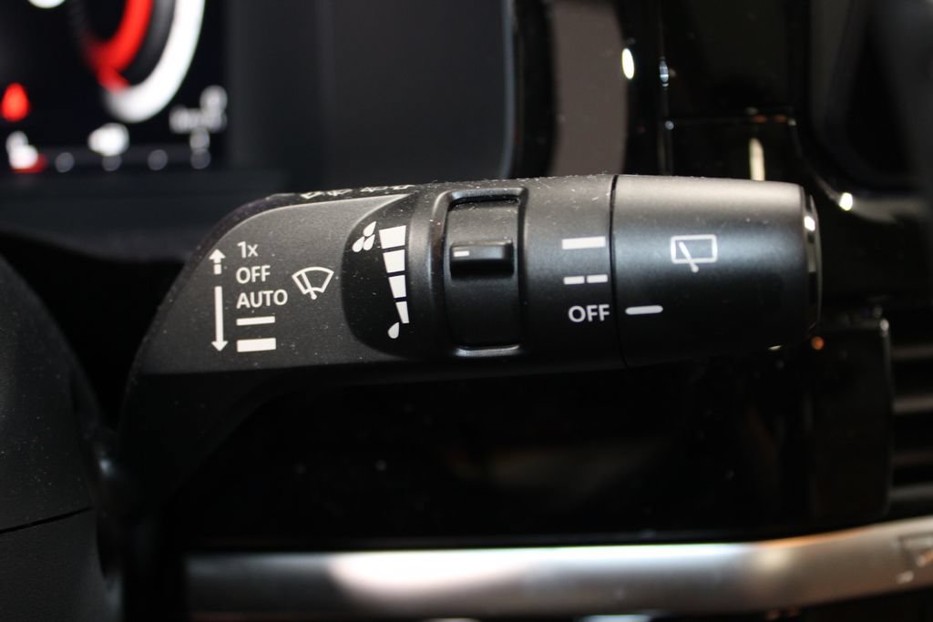 Used 2026 Nissan Pathfinder Platinum AWD/4WD image 33