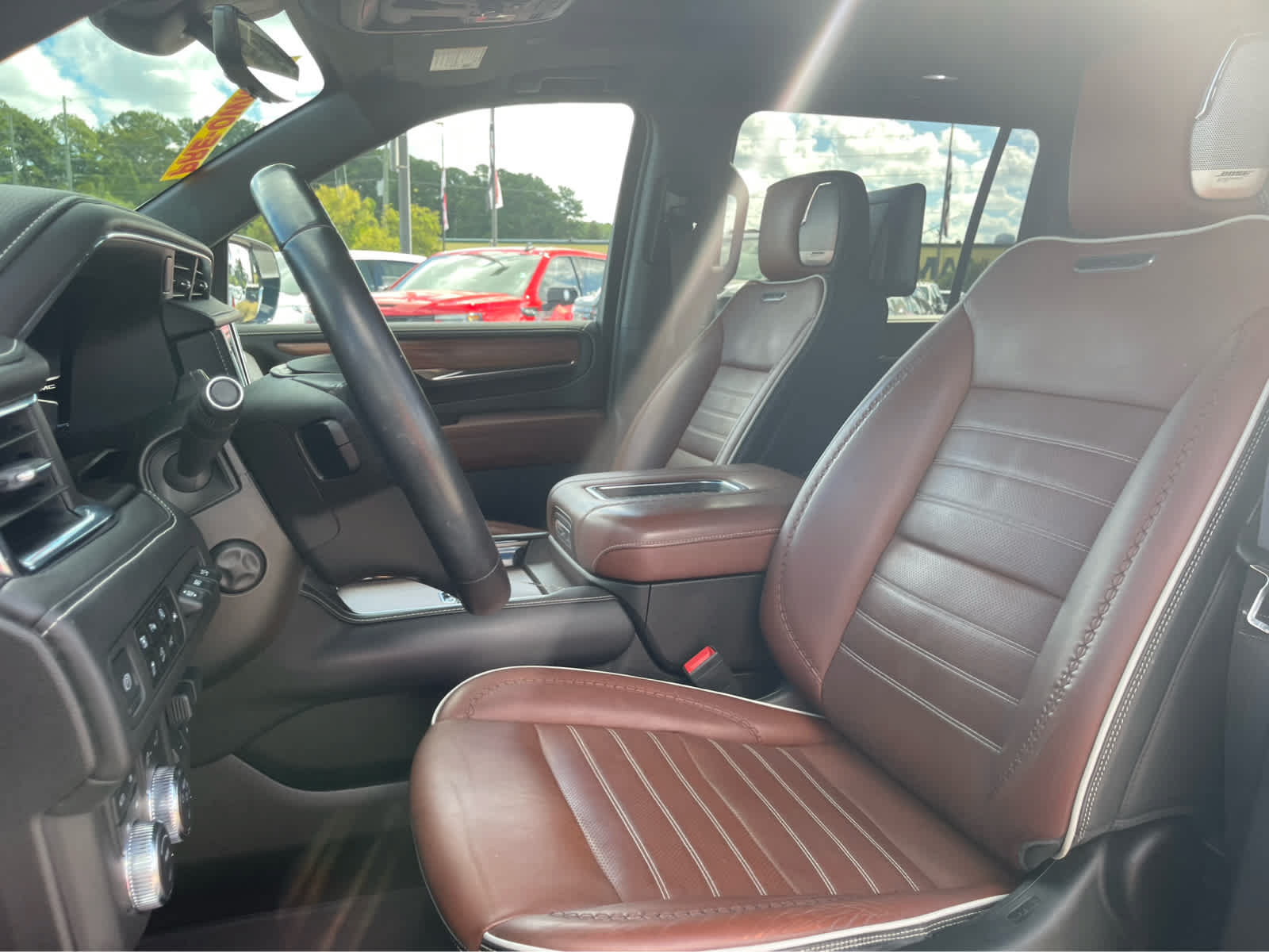 Used 2023 GMC Yukon XL Denali Ultimate AWD/4WD image 12