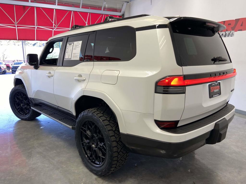 Used 2024 Lexus GX 550 w/ Accessory Package (2T) AWD/4WD image 5