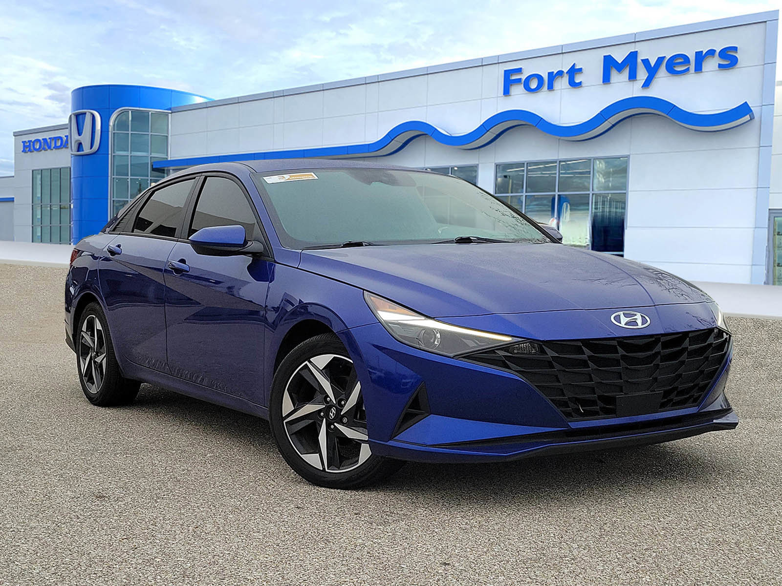 Used 2023 Hyundai Elantra SEL w/ Convenience Package image 1