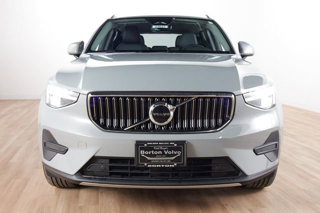 Certified 2025 Volvo XC40 B5 Plus w/ Climate Package image 2