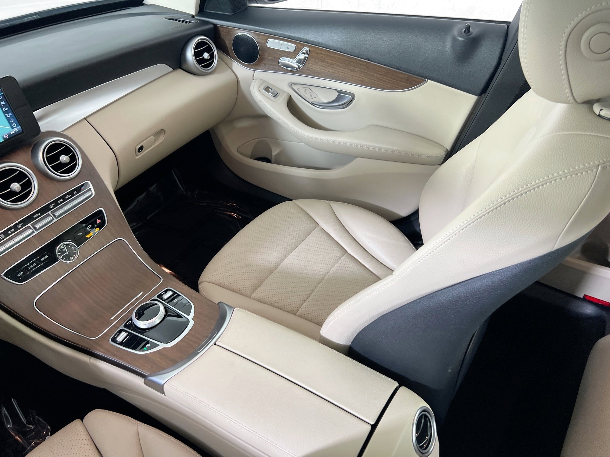 Used 2019 Mercedes-Benz C 300 4MATIC Sedan image 24