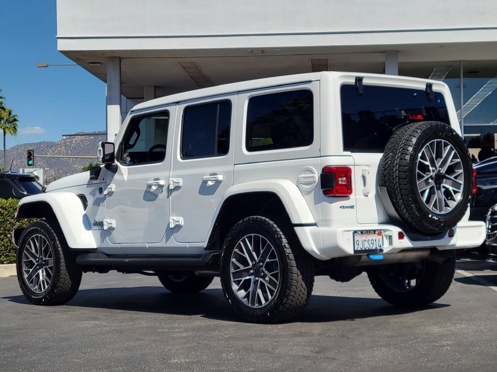 Used 2024 Jeep Wrangler High Altitude AWD/4WD image 2
