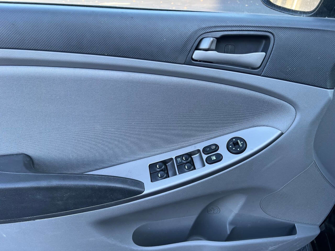 Used 2015 Hyundai Accent GLS image 11