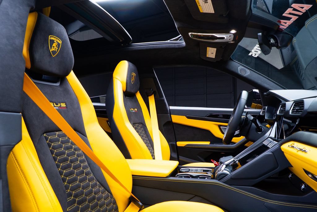 Used 2022 Lamborghini Urus AWD/4WD image 57