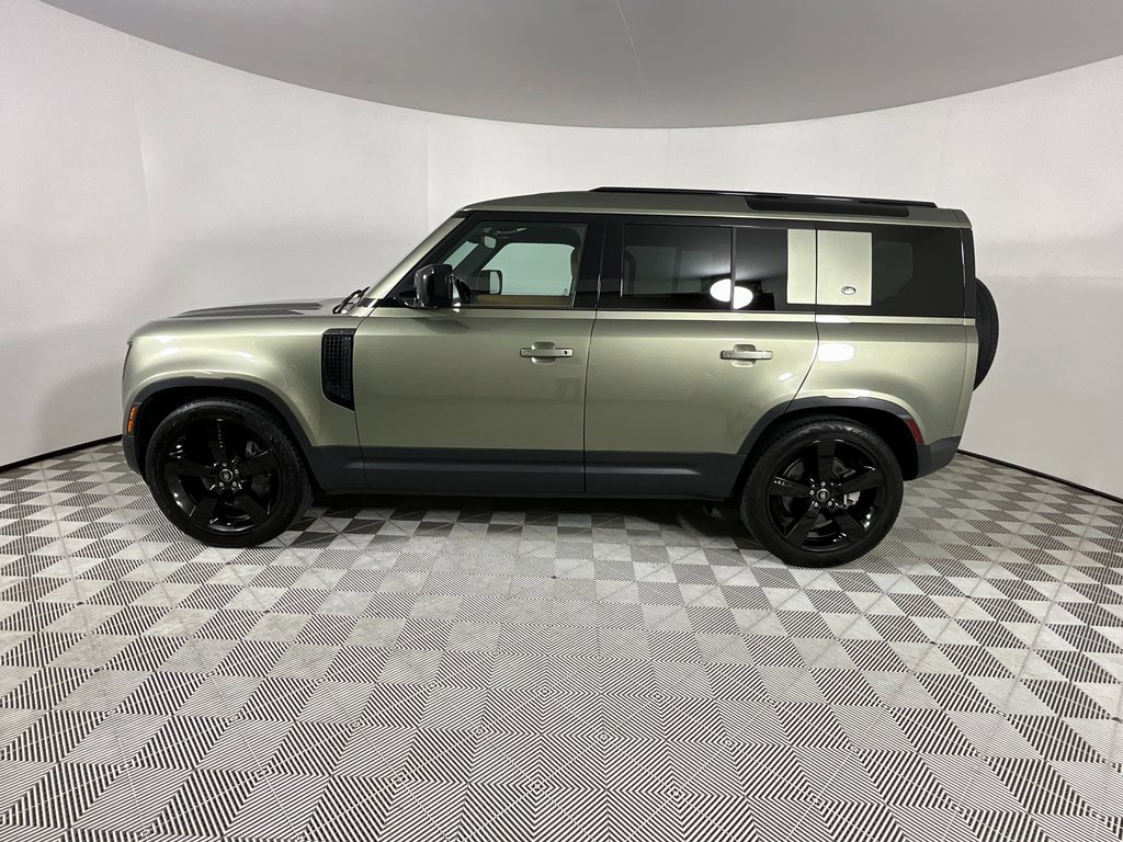 Used 2023 Land Rover Defender 110 SE image 2
