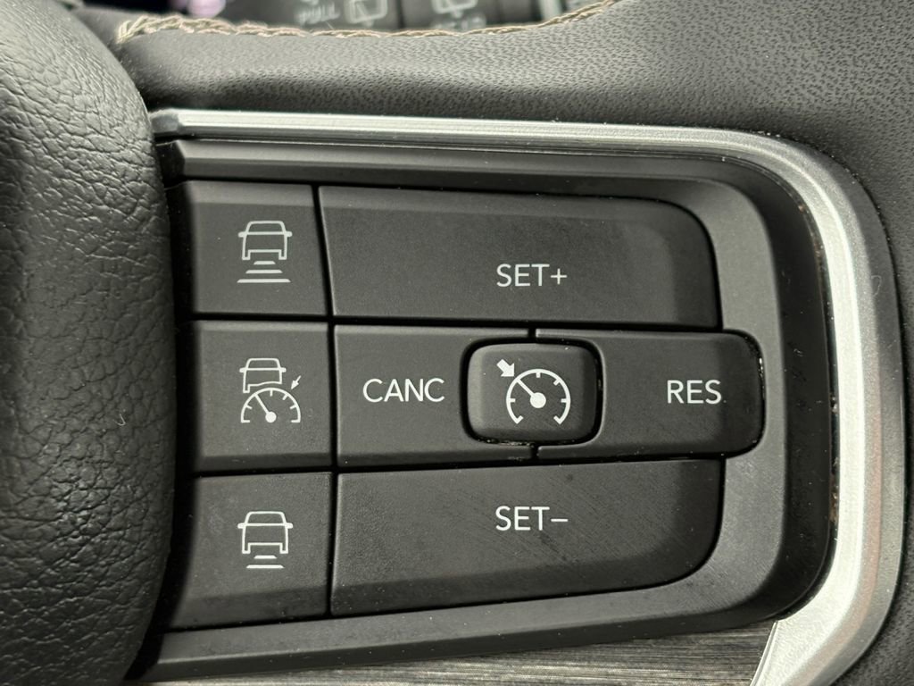 Used 2024 Jeep Wagoneer Series II w/ Flexible Seating Group image 17