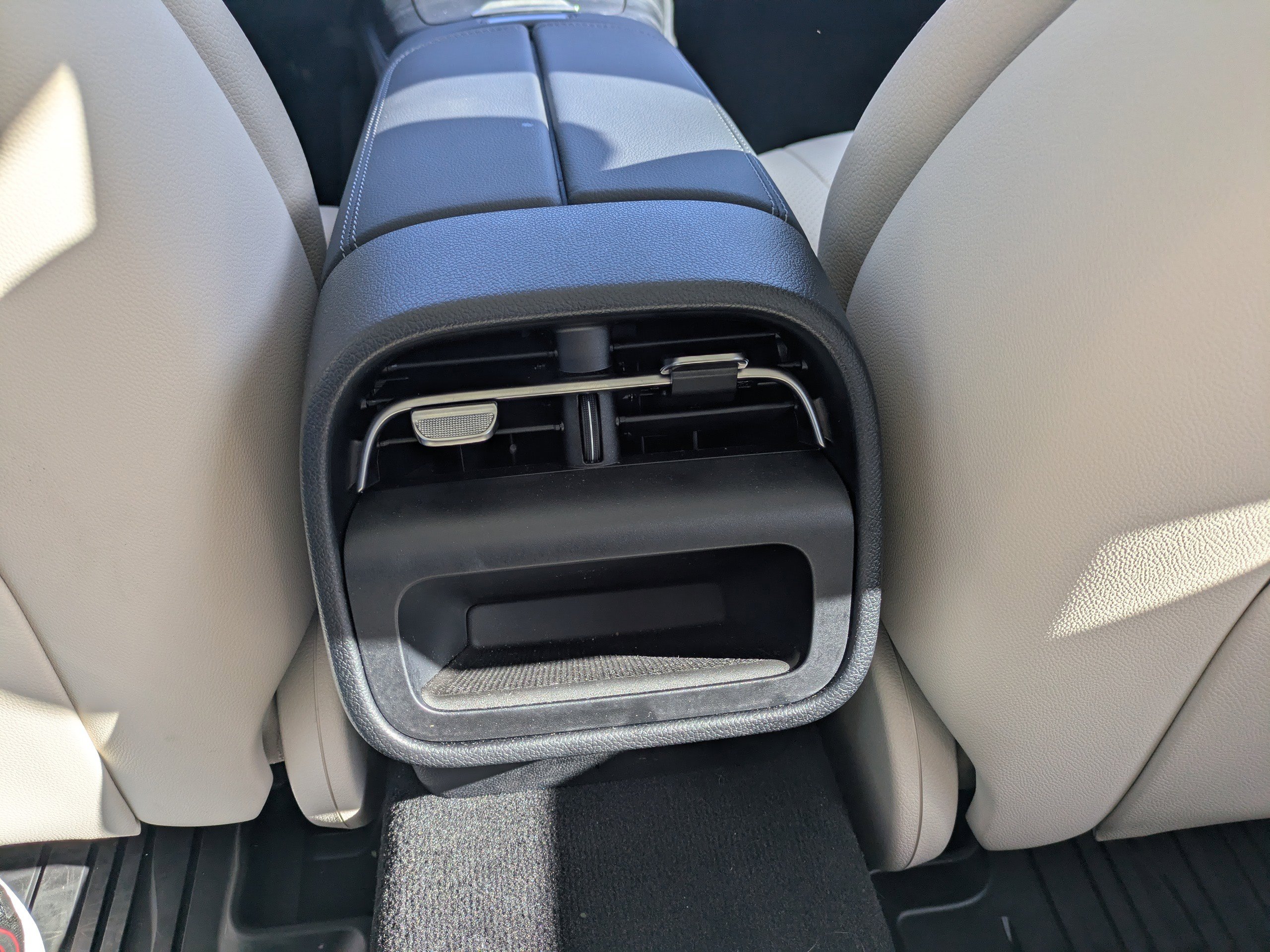 Used 2025 Mercedes-Benz E 350 4MATIC Sedan image 15