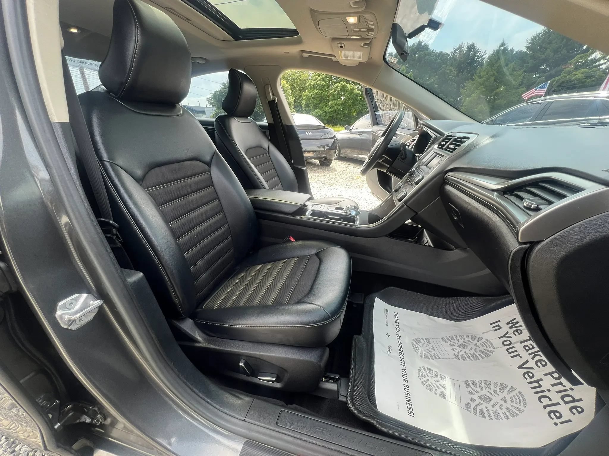 Used 2017 Ford Fusion SE w/ Equipment Group 601A FWD image 10
