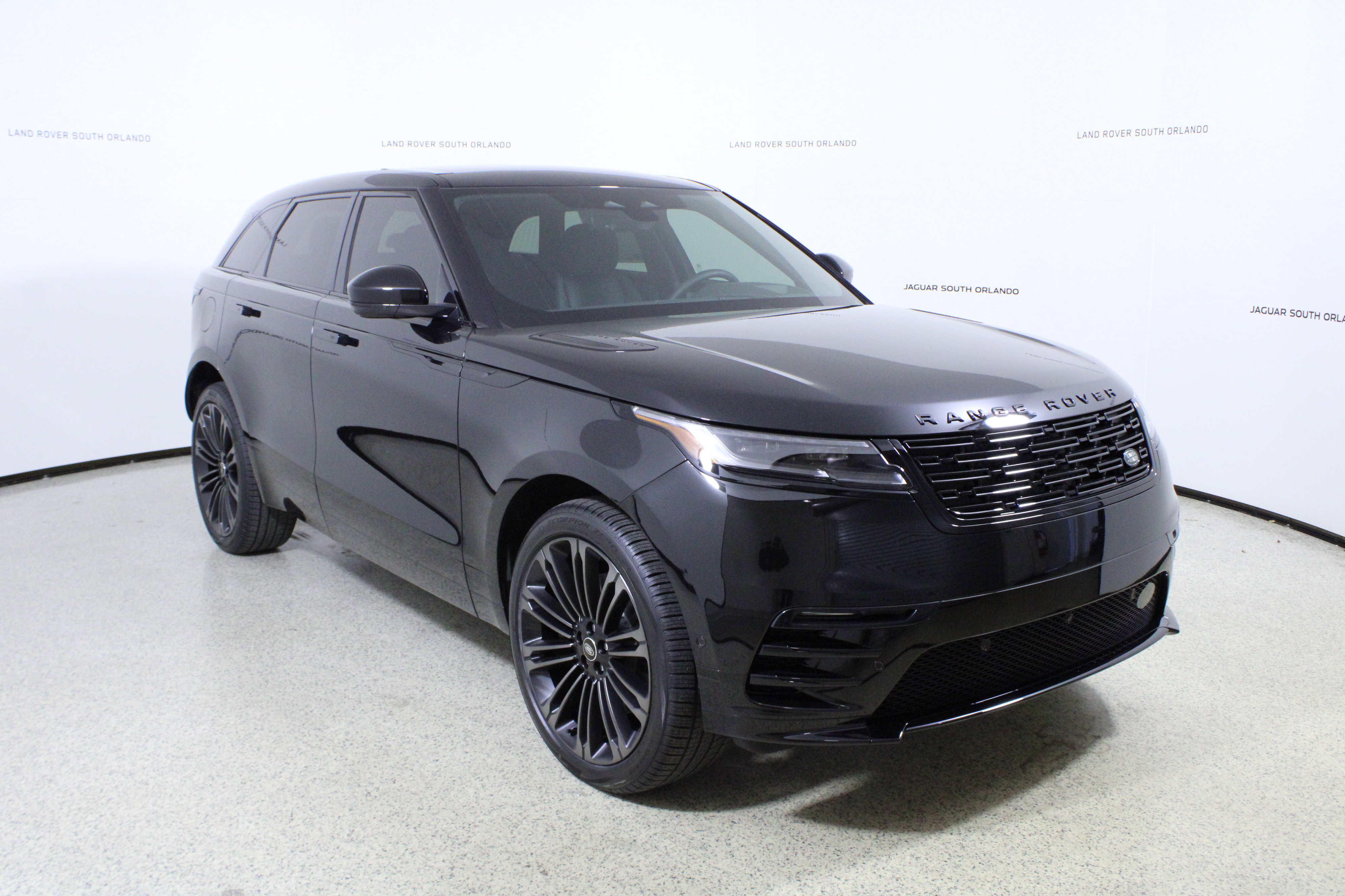 New 2026 Land Rover Range Rover Velar Dynamic SE image 3