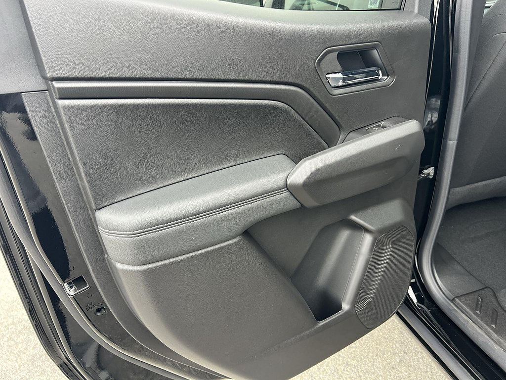 New 2026 GMC Canyon Elevation w/ LPO, Black Badging Package RWD image 24