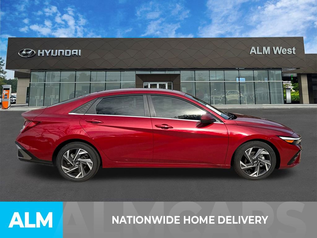 Used 2025 Hyundai Elantra SEL image 4