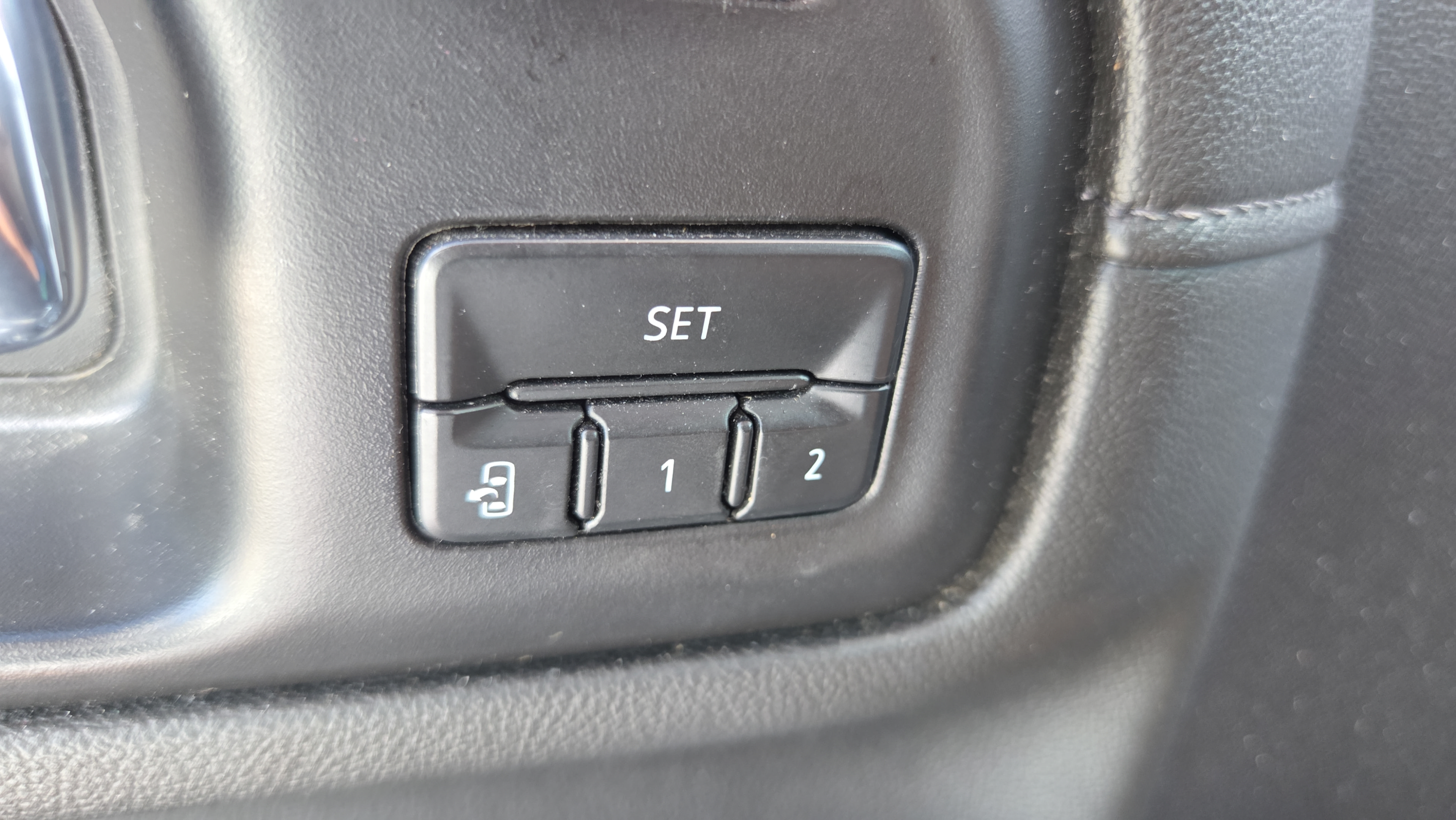 Certified 2022 Chevrolet Silverado 2500 LTZ w/ Safety Package AWD/4WD image 28