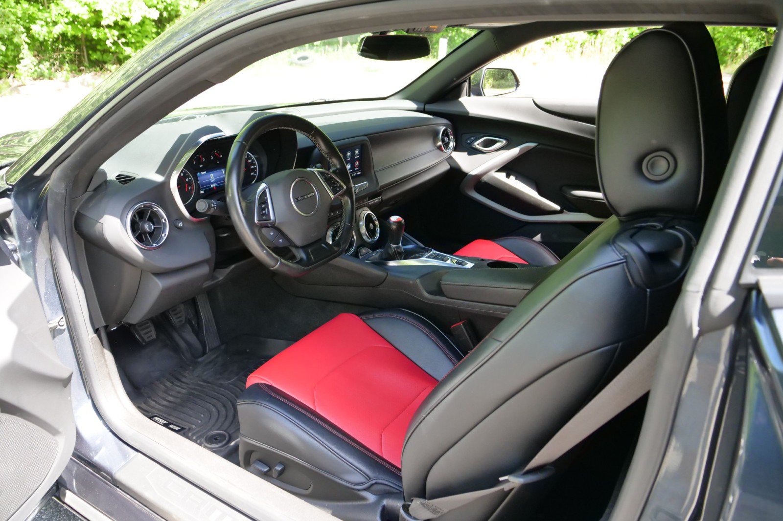 Used 2022 Chevrolet Camaro LT RWD image 21