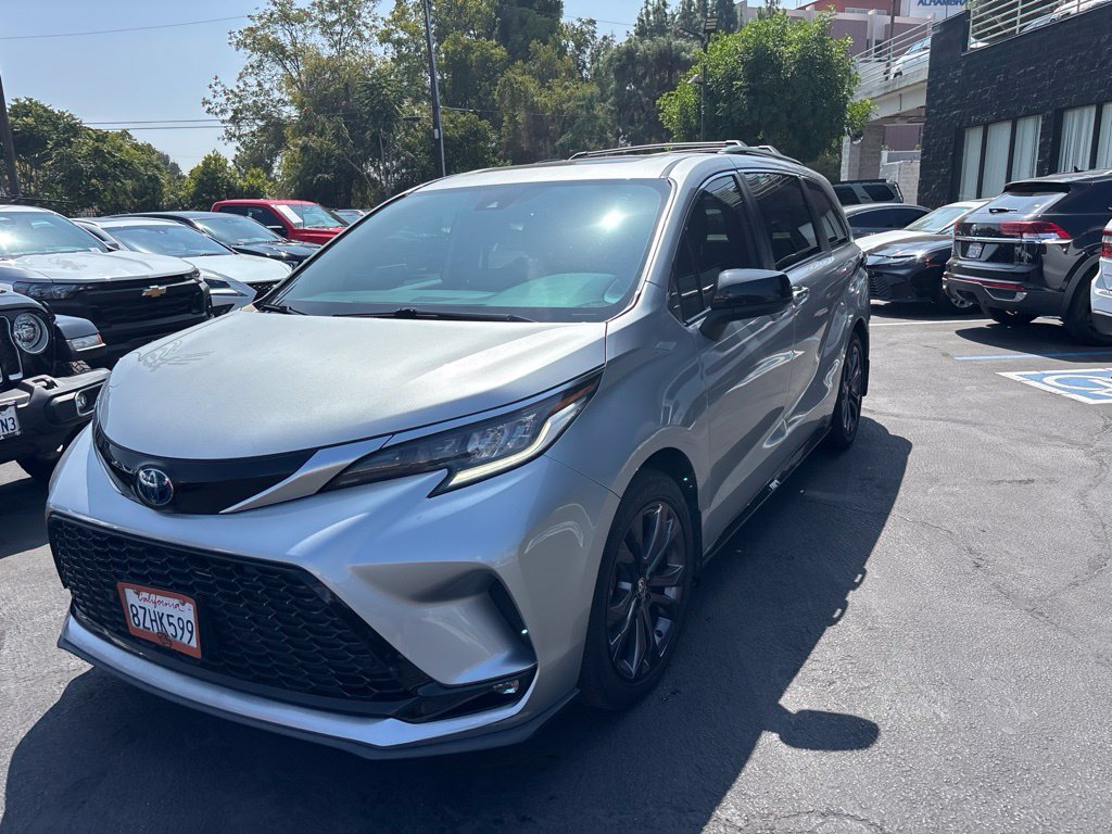 Used 2022 Toyota Sienna XSE w/ XSE Plus Package FWD image 8