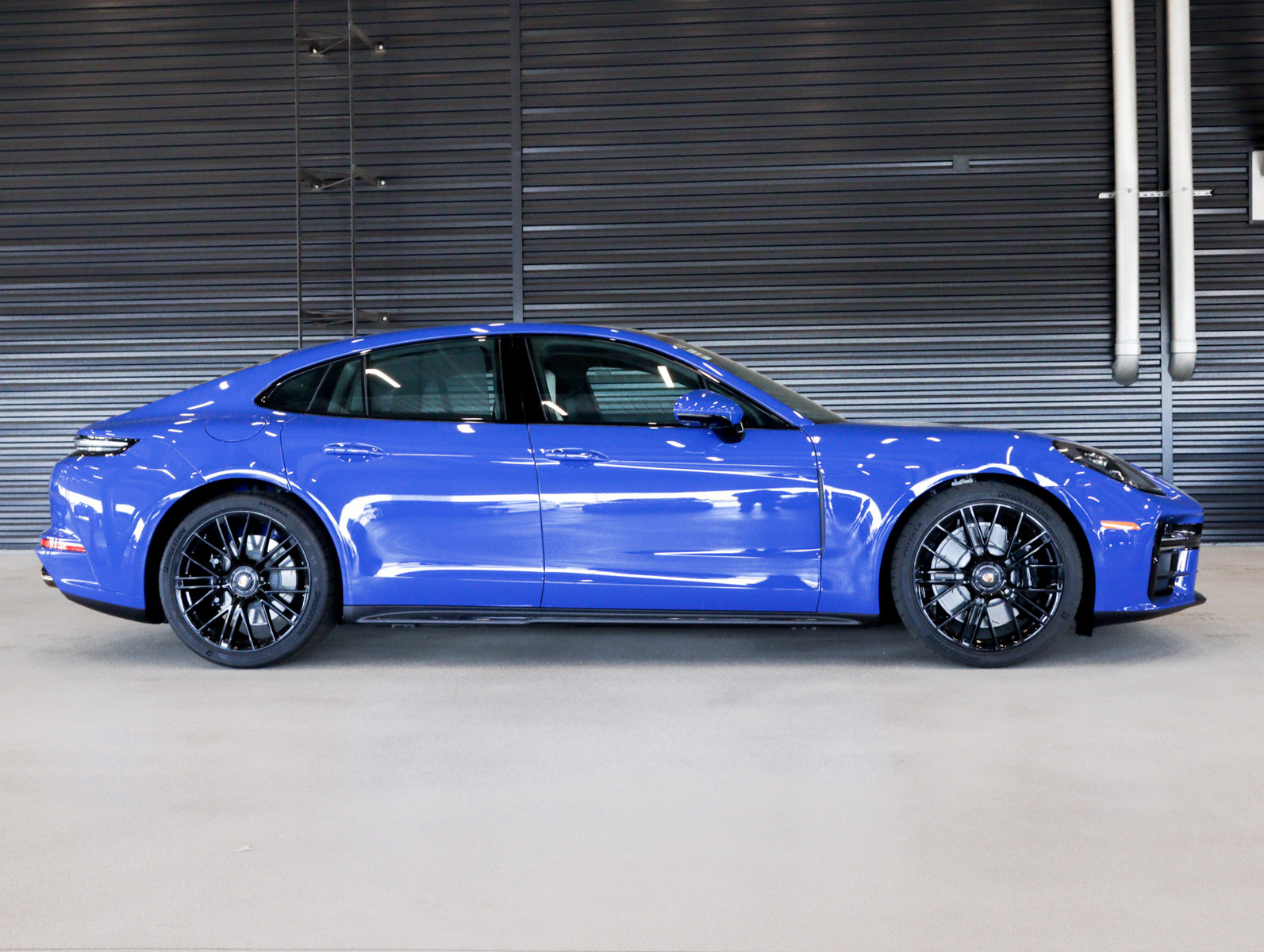 Used 2025 Porsche Panamera GTS image 11