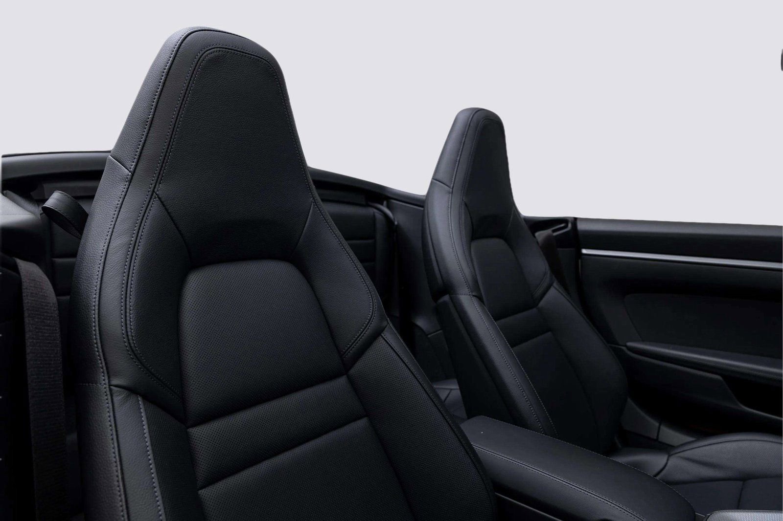 Used 2025 Porsche 911 Carrera RWD image 18