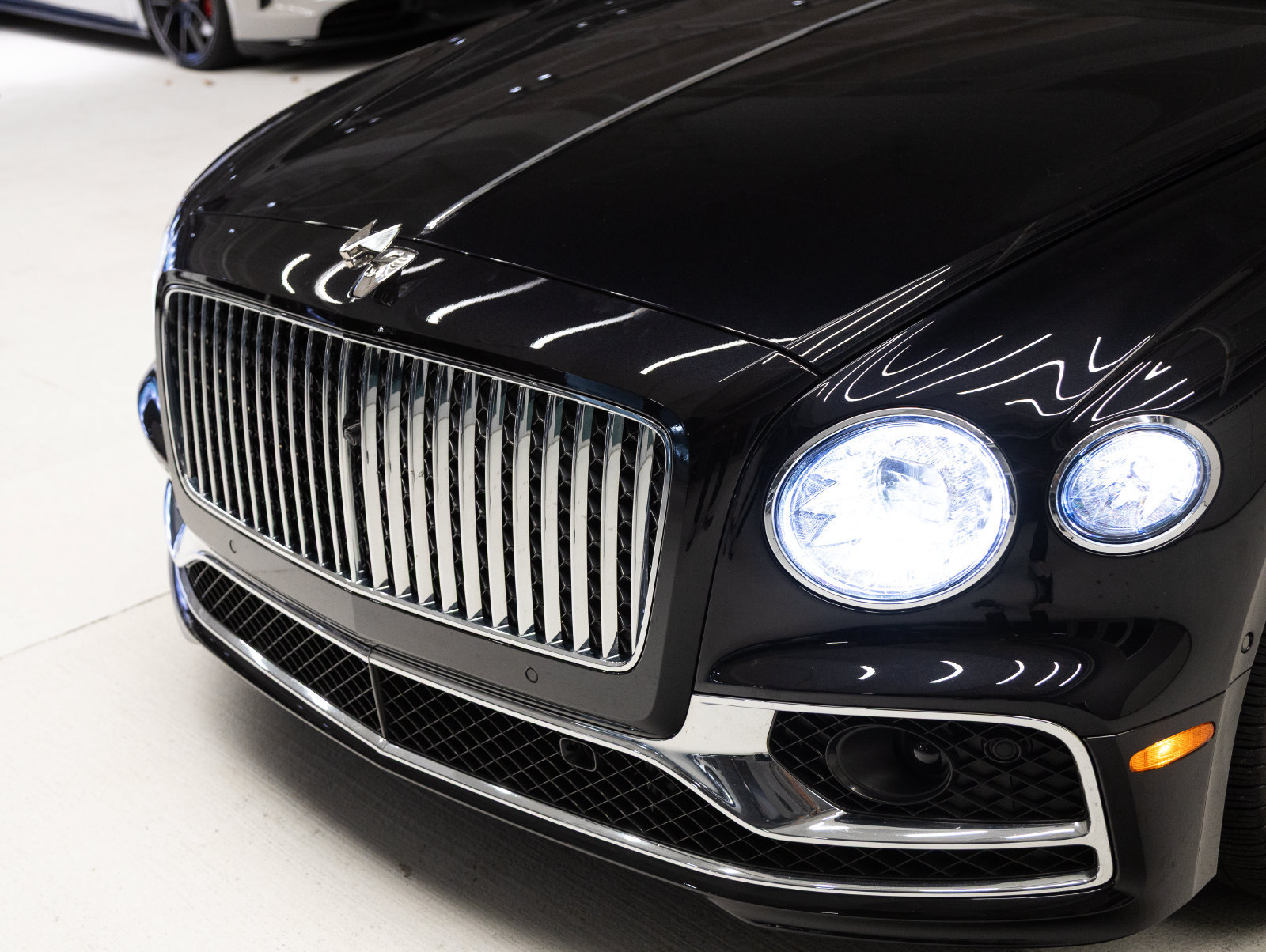 Used 2022 Bentley Flying Spur V8 AWD/4WD image 38