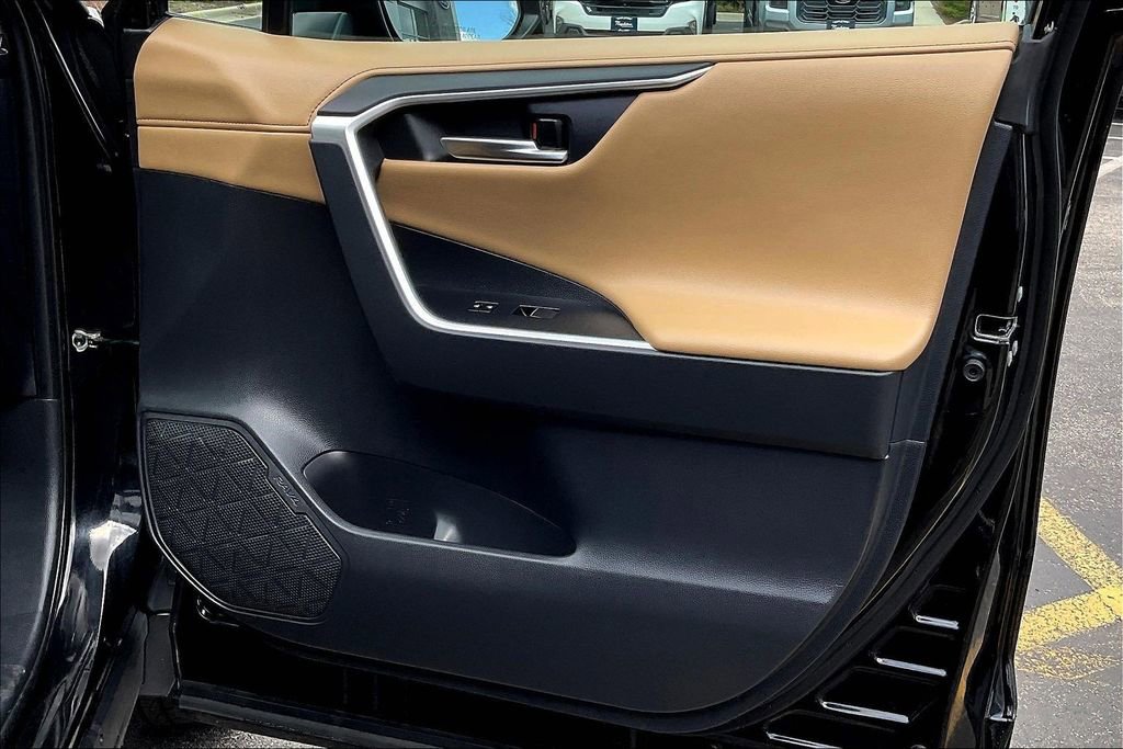 Used 2019 Toyota RAV4 Limited AWD/4WD image 27