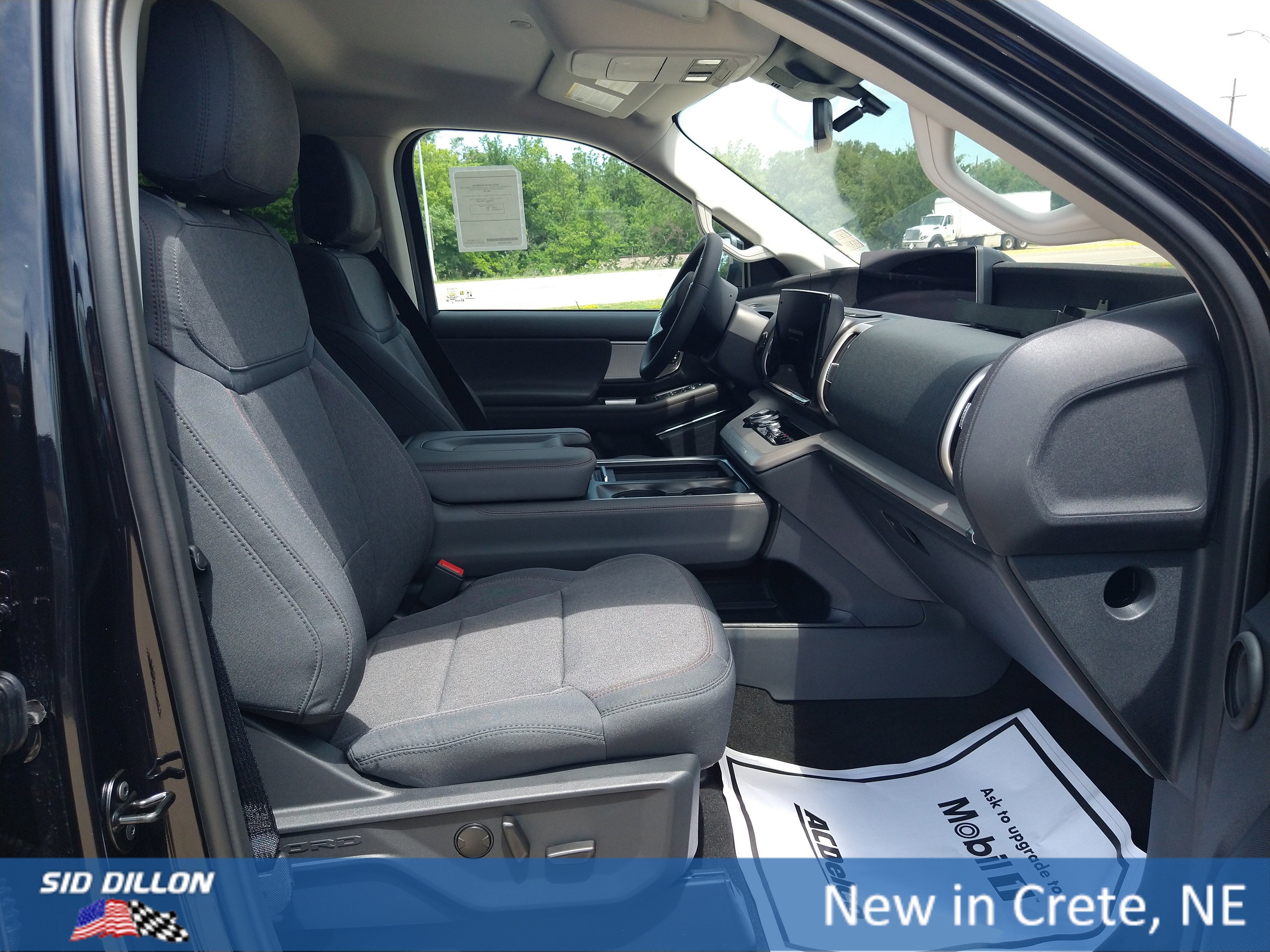 New 2025 Ford Expedition Active image 4