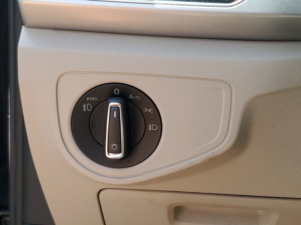 Used 2018 Volkswagen Atlas SEL FWD image 24