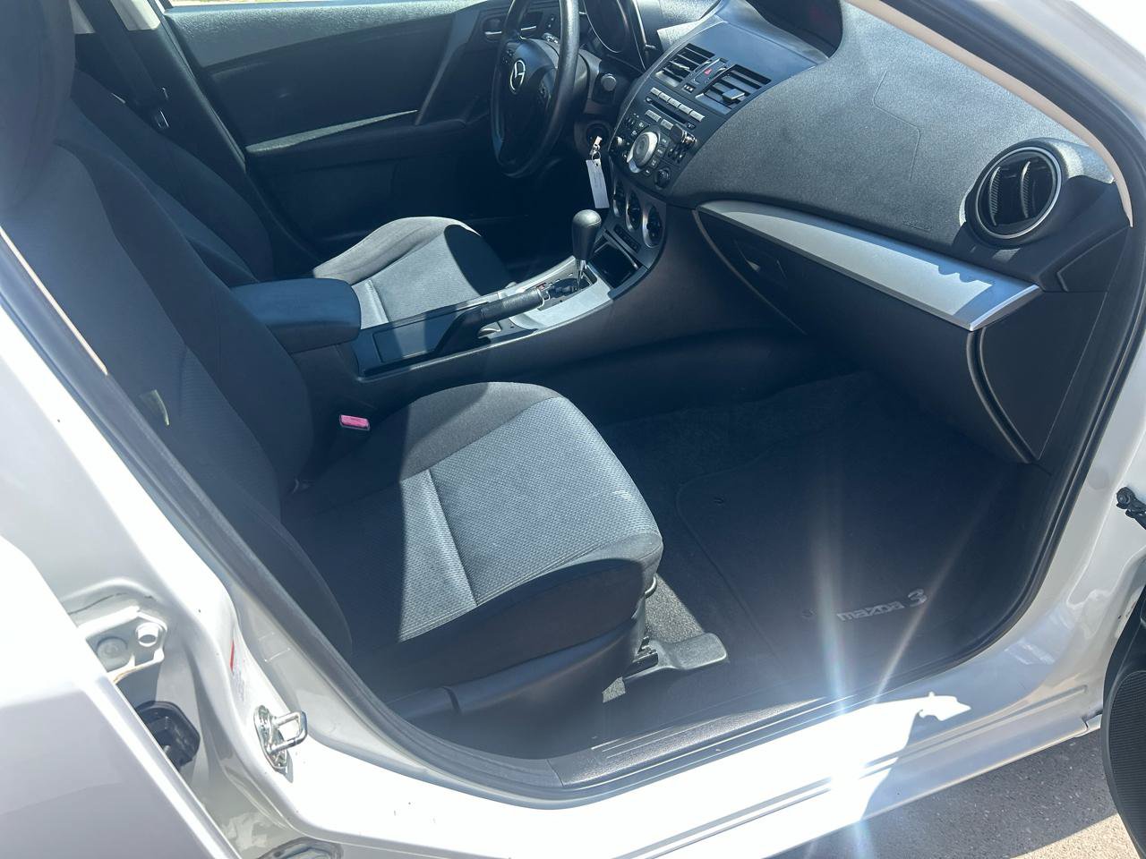 Used 2011 MAZDA MAZDA3 i Touring FWD image 16